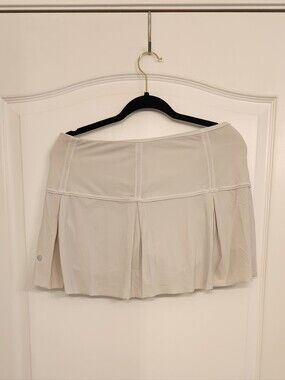 lululemon athletica cream pleated active skort